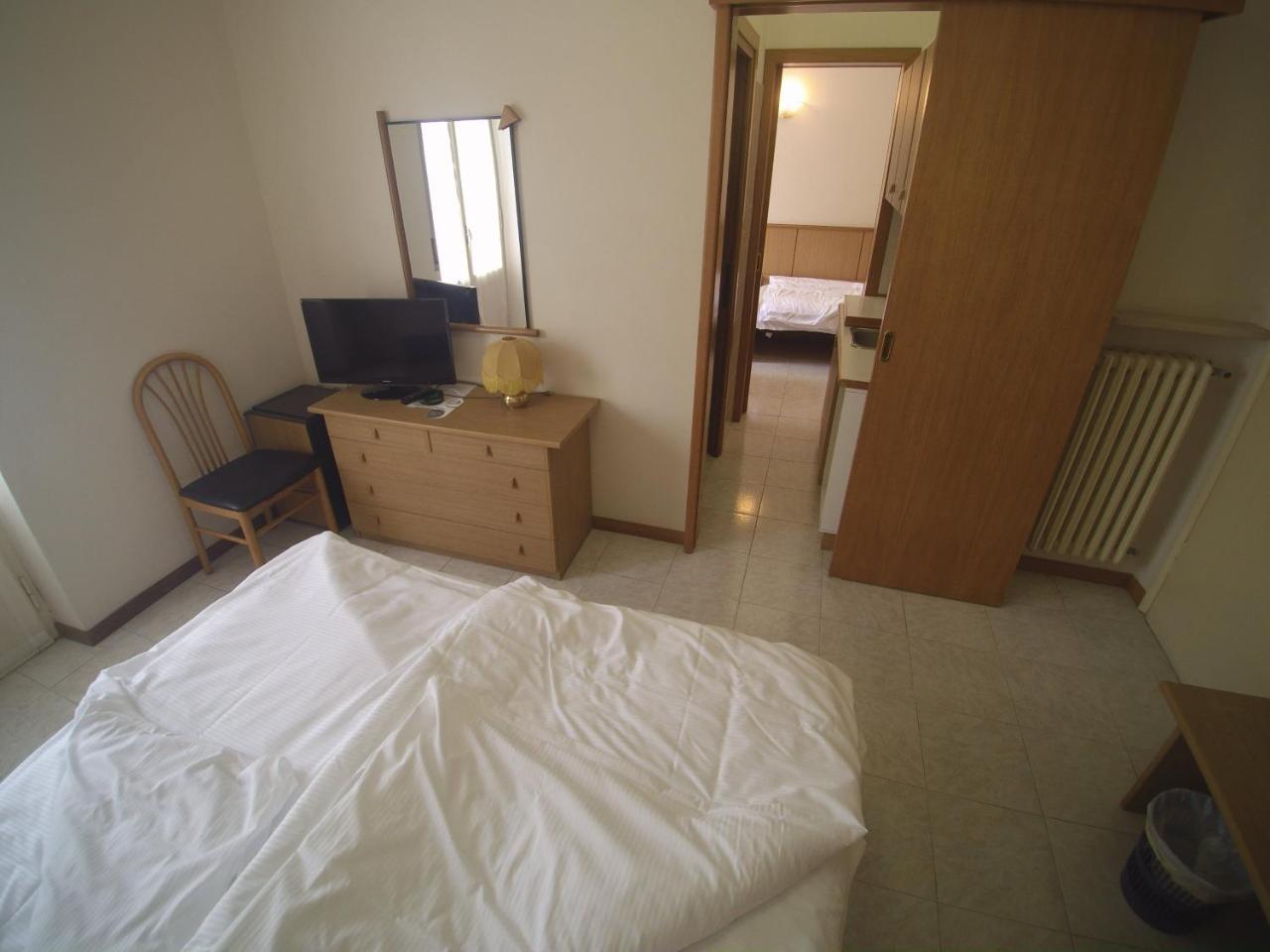Hotel San Faustino Torri Del Benaco Chambre photo